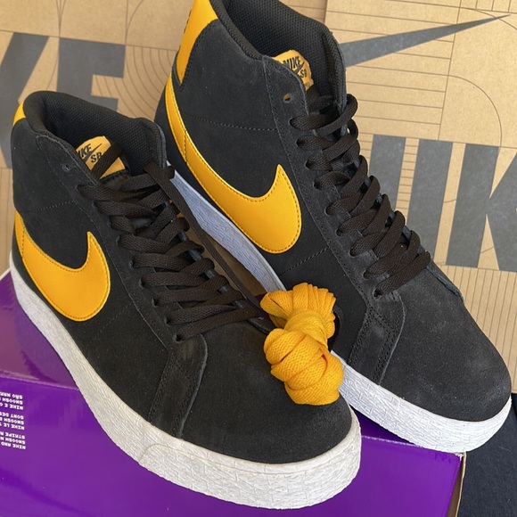 Nike SB ZOOM BLAZER MID Black/University Gold-Black WMNS - Picture 8 of 16